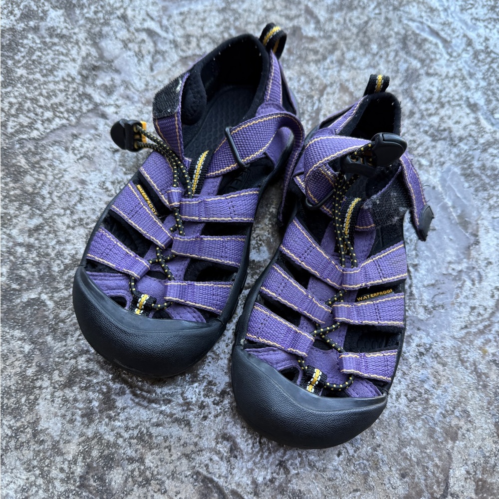 Kids keen Purple and Black Keens Newport H2 Purple size 13 Little Kid